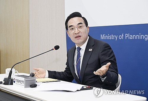 박홍근 "'비전 2045' 연내 수립…국가전략 재정과 연계해야"_박준형