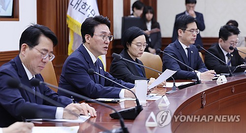 金총리 "석유 최고가격제 4차 시행 여부 곧 결정"_정지서