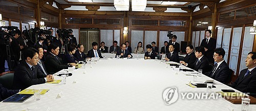 당정청 "석유 최고가격 유가·국민 부담 고려해 결정…차량 5부제 할인특약 출시"_황남경