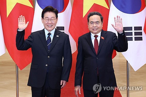 李대통령, 베트남 새 지도부와 잇단 회동…"원전·에너지 협력 강화"_정지서