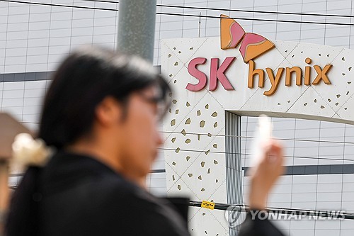피치, SK하이닉스 신용등급 'BBB+'로 상향…"HBM 리더십·재무 개선 반영"_윤영숙