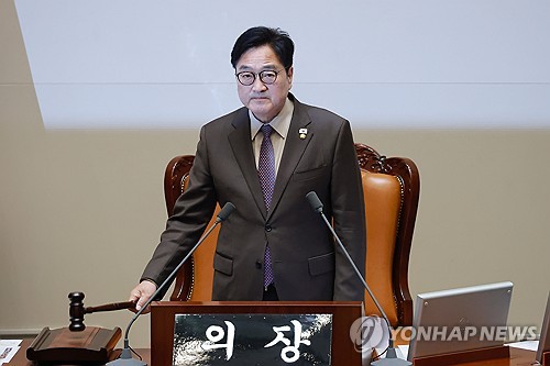 본회의 개회 선언하는 우원식 국회의장