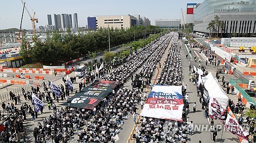 삼성전자 평택캠퍼스 앞에서 열린 투쟁 결의대회
