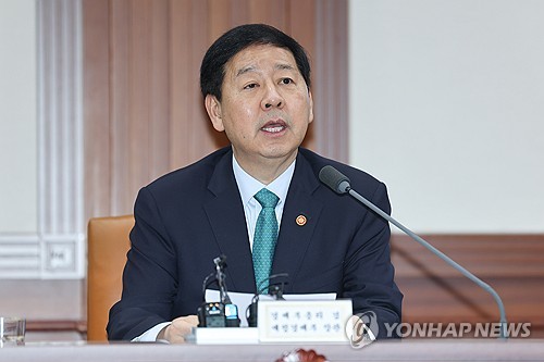 (서울=연합뉴스) 서대연 기자 = 구윤철 부총리 겸 재정경제부 장관이 24일 서울 종로구 정부서울청사에서 열린 비상경제본부회의 겸 경제관계장관회의 겸 국가창업시대전략회의에서 발언하고 있다. 2026.4.24 dwise@yna.co.kr