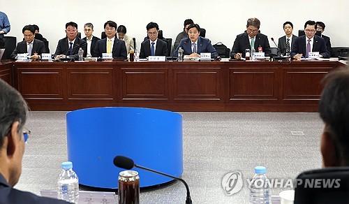 차량5부제 관련 자동차보험료 할인 방안 발표하는 손해보험사들