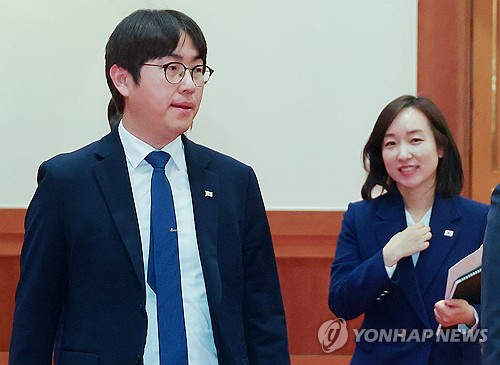 李대통령, '보궐선거 출마' 하정우·전은수 사직 재가_온다예