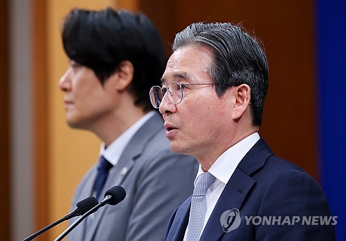 '나는 비겁했다' 성찰한 김용범…"신용등급은 불완전한 과학"_정지서
