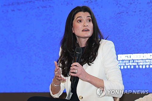 젠슨 황 딸 만난 LG전자 "로봇·AI·DC·모빌리티 등 큰 틀 논의"_서영태