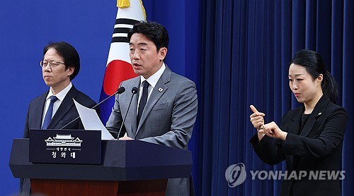 靑 "휴게소 퇴직자 전관예우 방지대책 마련…부당이익은 환수"_정지서
