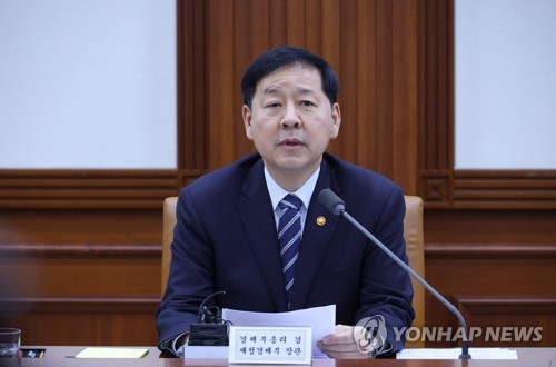 (서울=연합뉴스) 안정원 기자 = 구윤철 부총리 겸 재정경제부 장관이 30일 오후 서울 종로구 정부서울청사에서 열린 비상경제본부회의 겸 경제-대외경제관계장관회의에서 발언하고 있다. 2026.4.30 jeong@yna.co.kr
