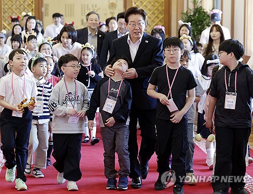 "대통령 되고 싶어요"…李 "5년밖에 못해" 웃음바다_정지서