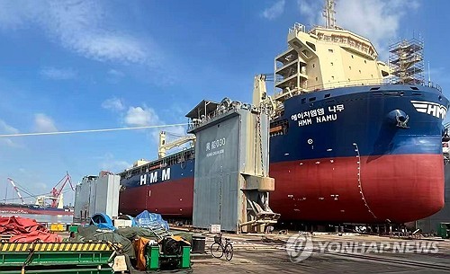 HMM, 화재 선박 두바이로 예인 시작 …이르면 7일 도착_주동일