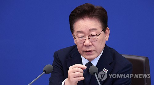 李대통령 "부동산 불패 신화 없다"_정지서