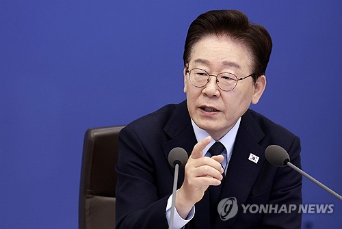 李대통령, 김용범에 "금융기관 준공공기관 지적, 잘 하셨다"(종합)_정지서