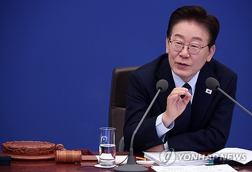 李대통령 "물가안정 최우선 과제…모든 수단 총동원"_정지서