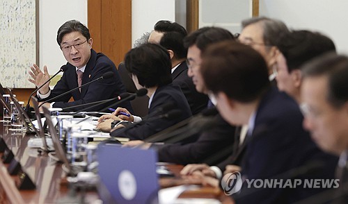 부처보고하는 이억원 금융위원장