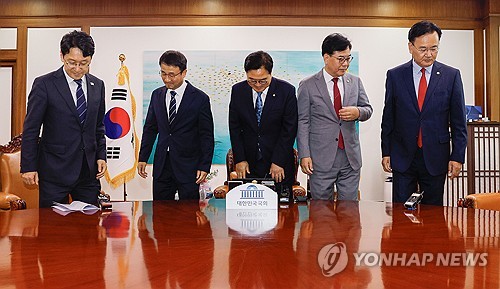 우원식·한병도, 개헌안 표결 거듭 요청…송언석 "졸속 개헌"_황남경