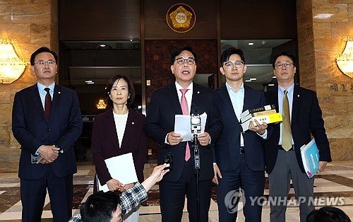 국힘 "역사는 독재를 하고자 하는 일방적인 개헌 추진 심판할 것"_김성준