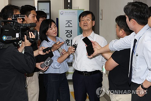 사후조정 진행상황 답변하는 황기돈 중앙노동위원회 조정위원