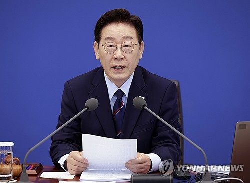 李대통령 "국가 채무구조 우량…적극 재정으로 대도약 발판 마련"_정지서