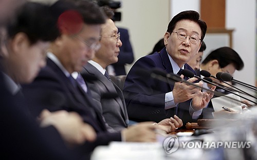 李대통령 "증시 저평가 완전 해소된 것 아냐…코리아 프리미엄 꼭 만들어야"_정지서