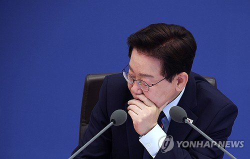 이 대통령 상록수 '약탈금융' 비판에…은행·카드사 줄줄이 채권 매각(종합)_허동규