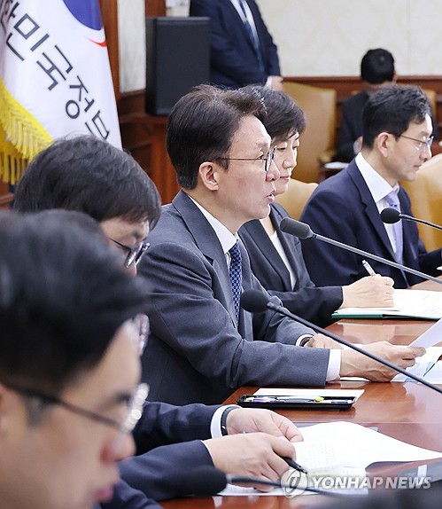 金총리 "물가 전반에 상승 압력…가격 안정화 대책 강구"_정지서