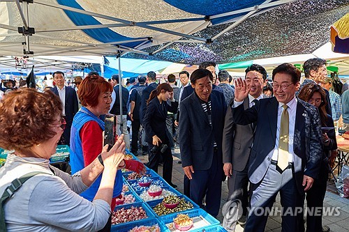 이재명 대통령, 모란시장 방문
