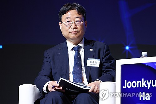 하준경 경제성장수석, 하윗 교수와 대담