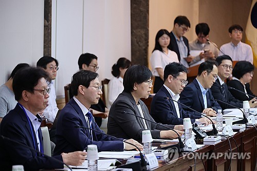 국민연금기금운용위원회의 주재하는 정은경 장관