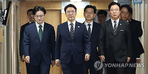 삼전 노사에 '긴급조정' 꺼내 최후통첩한 정부…"시총 26% 기업, 무게 가볍지 않아"_정지서