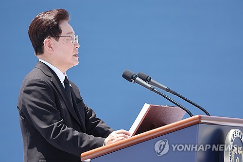 李대통령 "5·18 정신, 헌법 전문 수록 최선…초당적 협력 요청"_정지서