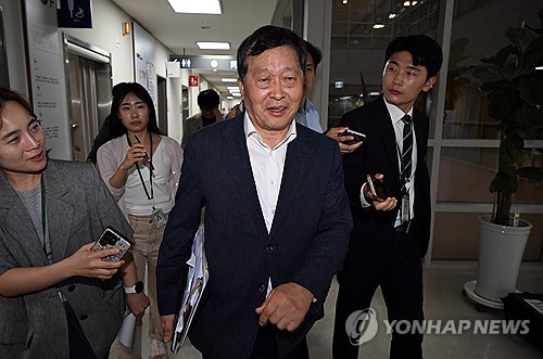 중노위원장 "삼성전자 노사, 일부 이견 좁혀져…아직 타결 가능성 있어"(상보)_서영태