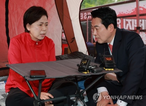 대화하는 국민의힘 장동혁 대표-양향자 경기지사 후보