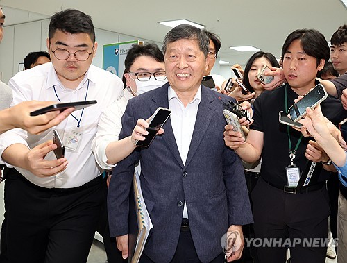 중노위 "삼성전자, 두 가지 이견 안 좁혀져…오후에 대안 제시"(상보)_서영태