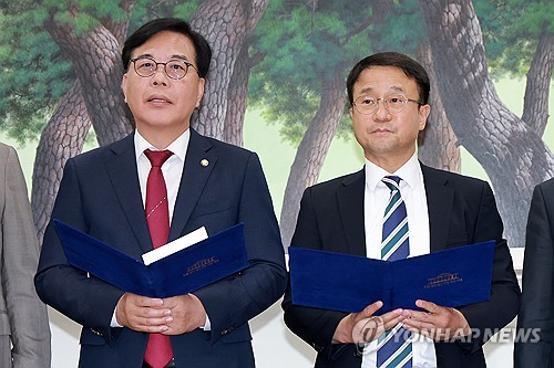 여야, 내달 5일 본회의서 국회의장단 선출…상임위 배분 결론 못내_황남경