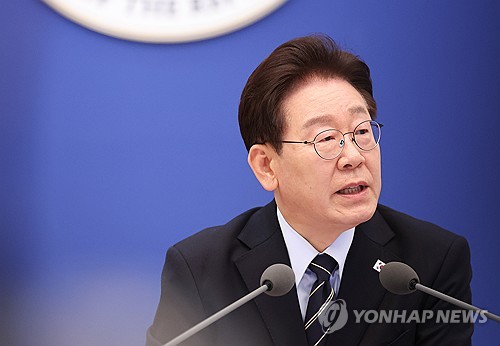 李대통령, '5·18' 비하 표현에 "넘지 말아야할 선 있다"_온다예