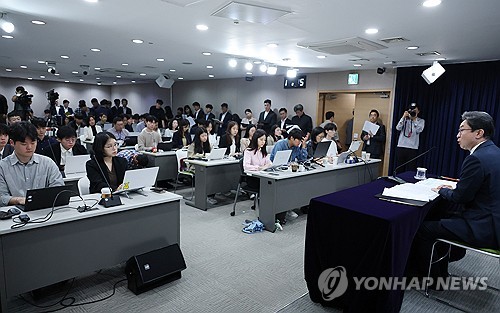 비거주 1주택자 대출규제 답변하는 이억원 금융위원장