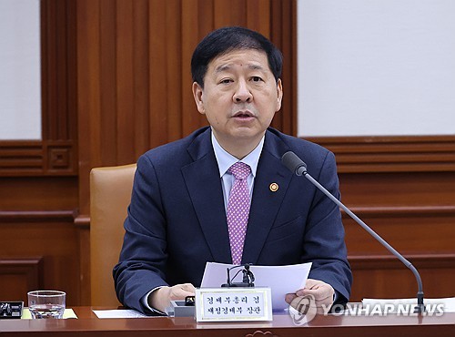 (서울=연합뉴스) 안정원 기자 = 구윤철 경제부총리 겸 재정경제부 장관이 22일 서울 종로구 정부서울청사에서 열린 비상경제본부 회의 겸 경제장관ㆍ국가창업시대전략회의 및 부동산관계장관회의에서 발언하고 있다. 2026.5.22 jeong@yna.co.kr