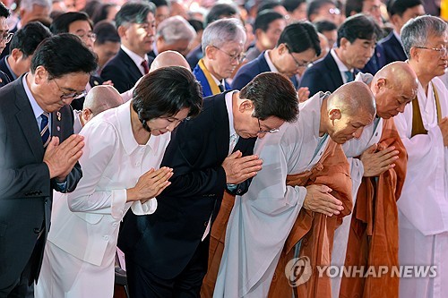 李대통령, 봉축법요식 참석…"하나된 힘으로 위기 극복"_정지서