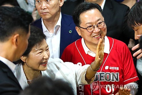 이장우 캠프 방문한 박근혜 전 대통령
