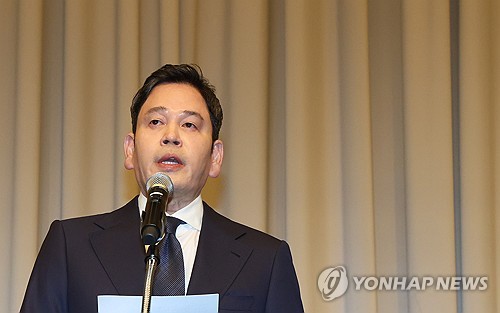 정용진 회장, "스타벅스 마케팅 논란 모두 제 잘못" 직접 사과(상보)_변명섭