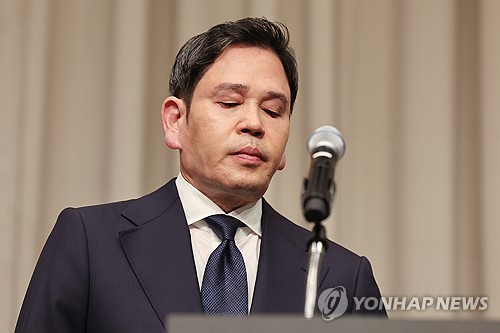 굳은 표정의 정용진 회장