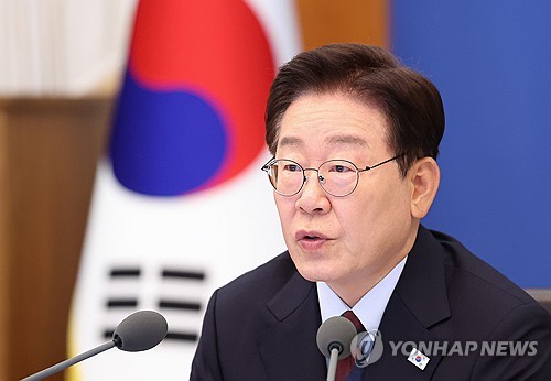 李대통령 "적극재정 속도 내라…동남권 공공기관·기업 추가이전 신속 추진"(종합)_정지서
