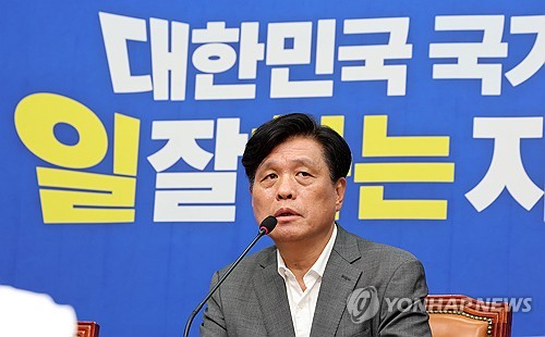 與 "탄핵된 전직 대통령 선거판에 왜 끌어들이나…보수 결집 안 될 것"_김성준