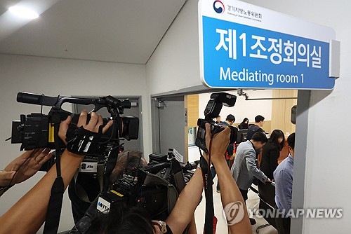 '카톡 왔어요' 멈추나…카카오 조정 결렬에 노조 "다음달 파업 예정"_한종화