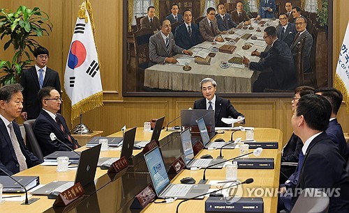 본회의 주재하는 신현송 한국은행 총재
