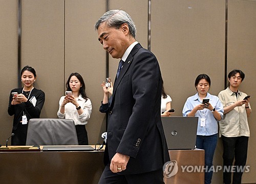 (서울=연합뉴스) 신현송 한국은행 총재가 28일 서울 중구 한국은행 본관에서 열린 금융통화위원회 본회의에 참석하고 있다. 2026.5.28 [사진공동취재단] photo@yna.co.kr