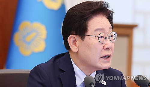 李대통령, 코스피 '반도체 착시' 지적 정면반박 "우리 산업 핵심"_정지서