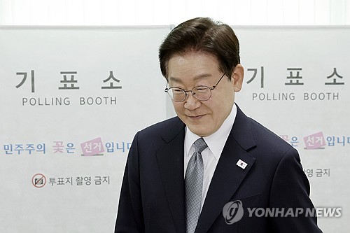 플라톤 꺼낸 李대통령 "주권자의 뜻 보여달라"…이틀째 투표 독려_정지서